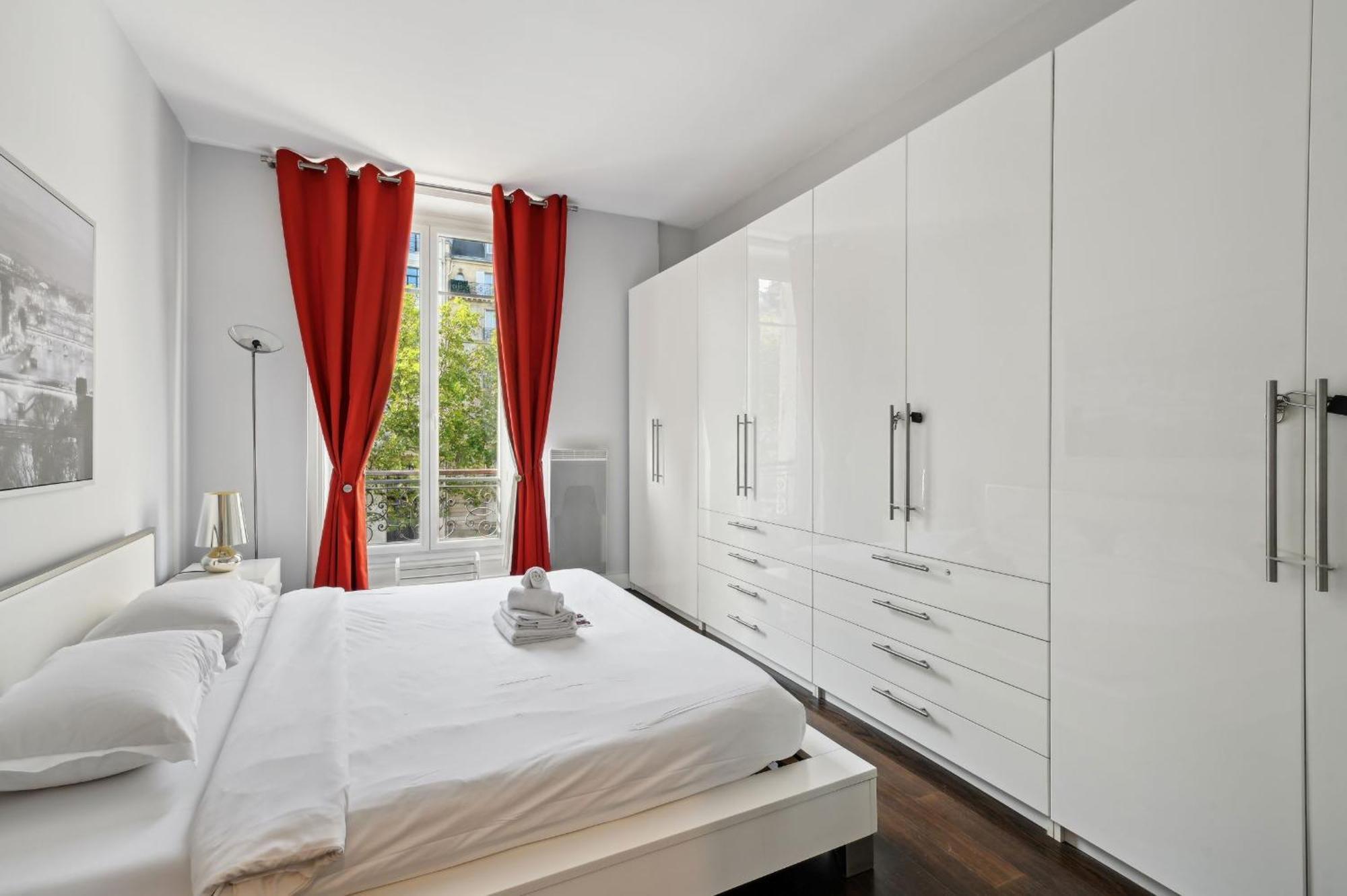Champs-elysees & Arc De Triomphe - Cityapartmentstay Apartment